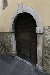 Un altro portone